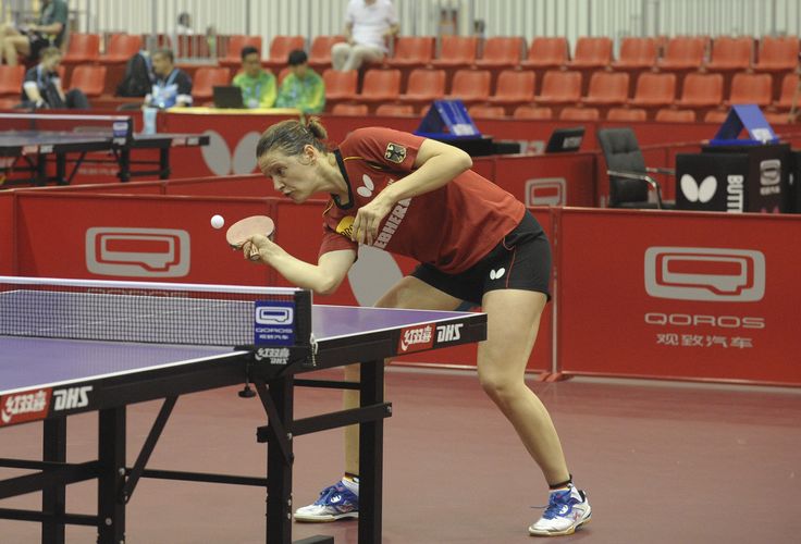 Recht früh stand die erste Runde im Damen-Einzel an. Irene Ivancan machte ihre Sache bestens und ließ gegen Angela Guan aus den USA nichts anbrennen. (©Niemann)