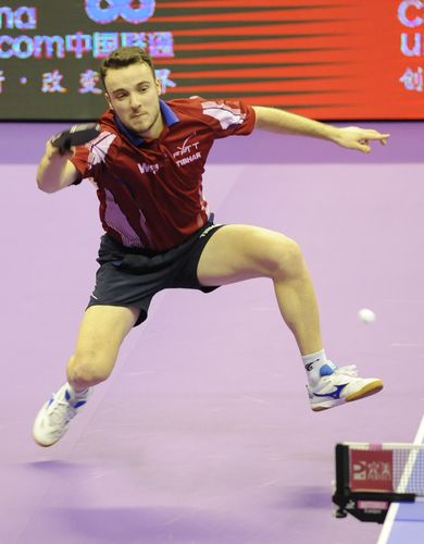 Simon Gauzy machte dabei im Auftaktmatch gegen Steffen Mengel eine gute Figur. Zwar ließ er den Bergneustädter nach einer 2:0-Satzführung noch einmal herankommen... (©Stosik)