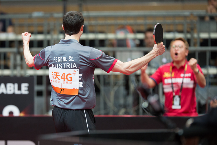 Wenn gerade kein Doppelpartner in der Nähe ist, steht auch der Trainer gerne zur Verfügung (©Fabig)
