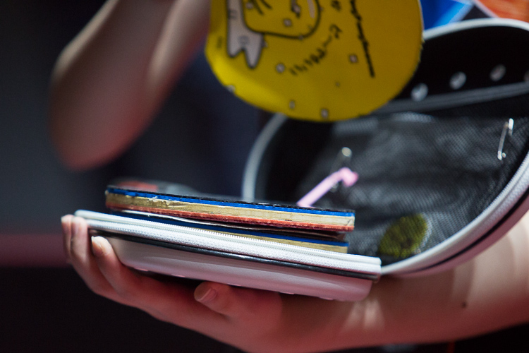 Selbst die Japanerin Kasumi Ishikawa spielt den DHS Hurricane III Blue Sponge auf der Vorhand... (©Fabig)