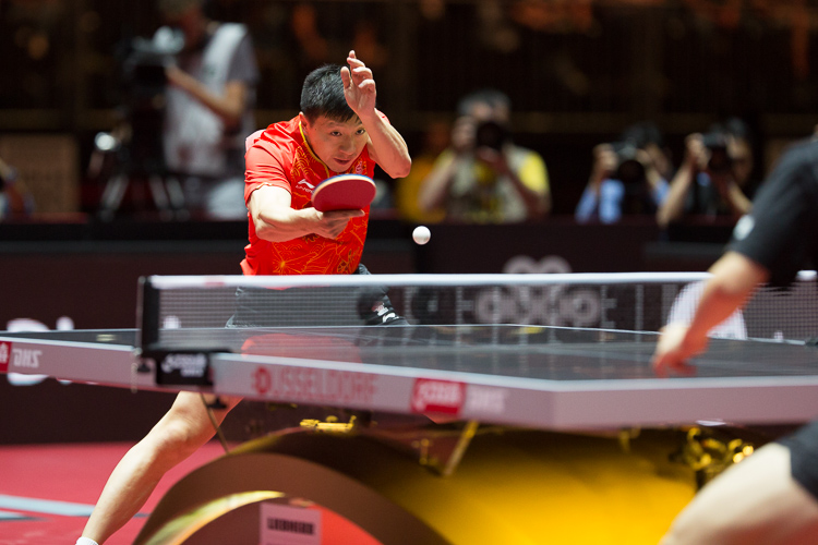 Den vielseitigsten Einsatz der zweiten Hand zeigt jedoch Weltmeister Ma Long (©Fabig)