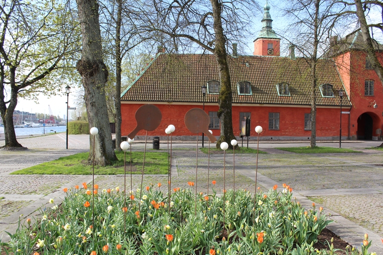 In Halmstad wachsen die Bälle und Schläger sogar in den Beeten (©Schäbitz)
