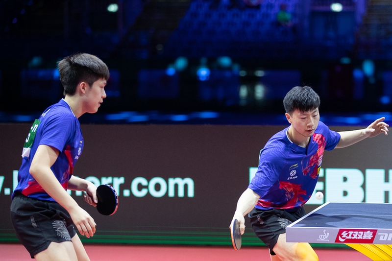 Sechs Spiele standen am Samstag, dem vorletzten Wettkampftag der WM, an. Los ging es gleich mit einem Kracher, dem Finale im Herren-Doppel zwischen Wang Chuqin und Ma Long...(©Thomas)