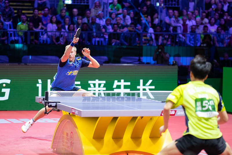 ...zu seinem Halbfinale gegen den Schweden Mattias Falck an. (©Thomas)
