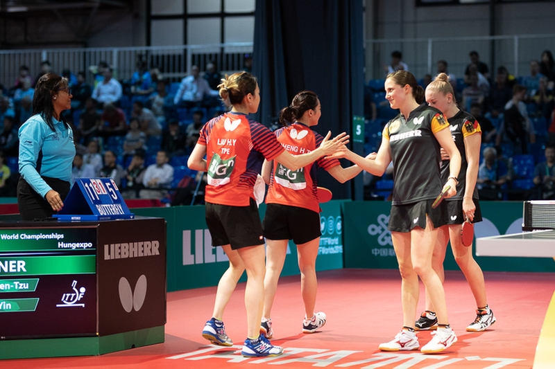 Doch Cheng Hsien-Tzu und Liu Hsing-Yin aus Taiwan erwiesen sich als eine Nummer zu groß für die DTTB-Spielerinnen, 1:4 hieß es am Ende. (©Thomas)