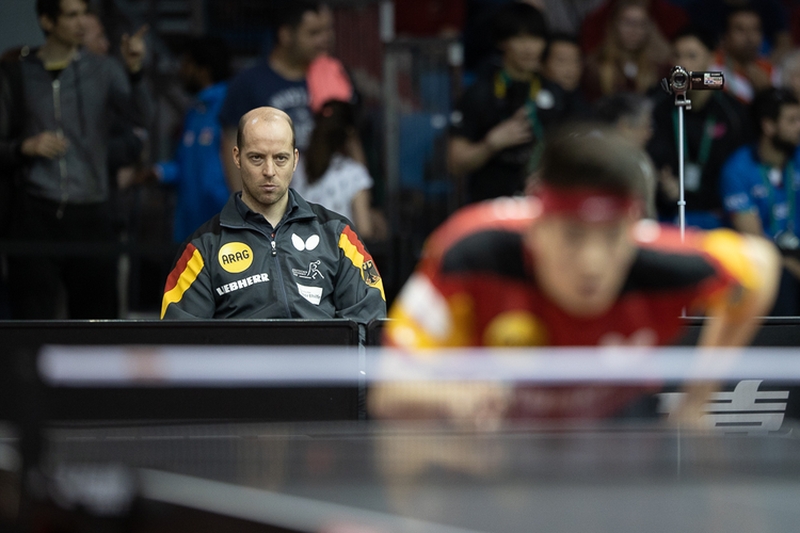 Co-Trainer Lars Hielscher hatte dagegen Dang Qiu fest im Blick. (©Thomas)