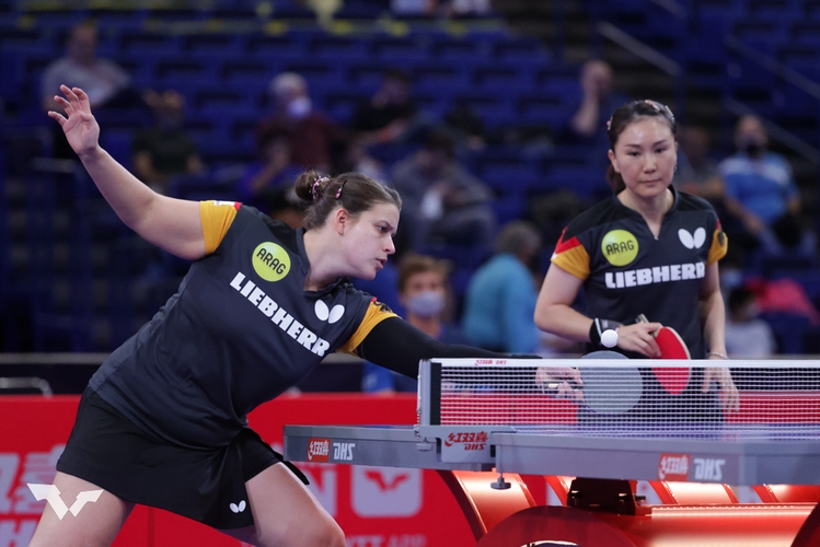 Auch für die Europameisterinnen Petrissa Solja und Shan Xiaona war der Wettbewerb im Achtelfinale beendet. Sie schieden gegen die Chinesinnen Wang Manyu und Sun Yingsha aus. (©WTT) 