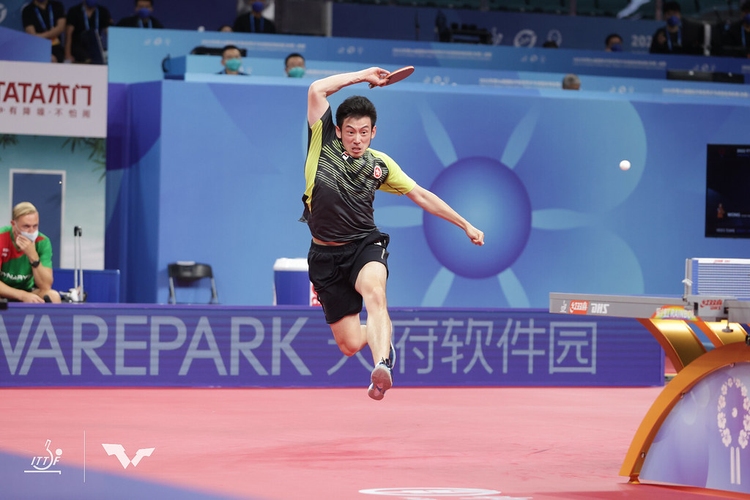 Wong Chun Ting verlor - zumindest wörtlich gesprochen - die Bodenhaftung (©ITTF)