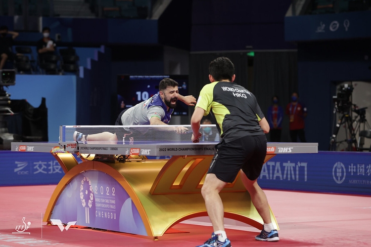 Weniger elegant sieht's bei Nima Alamian aus (©ITTF)