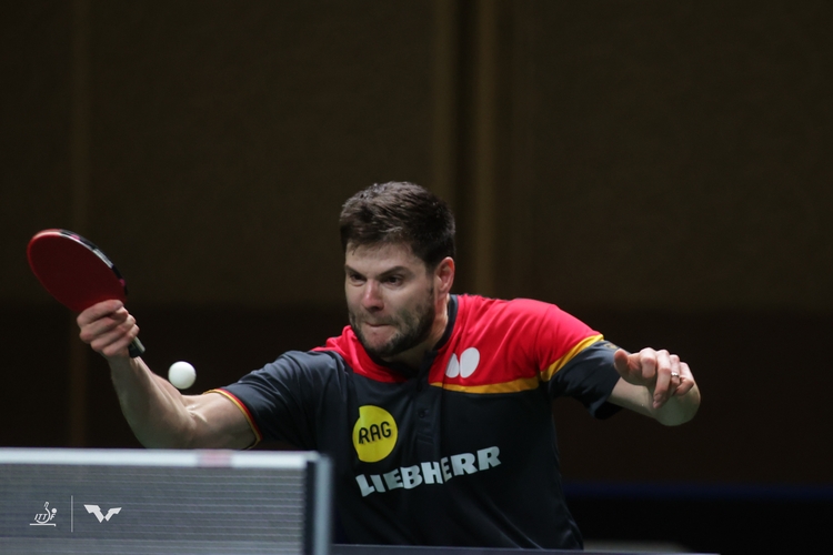 Auch für Dimitrij Ovtcharov war das Turnier im Einzel nach der dritten Runde beendet, er verlor seine Partie gegen Tomislav Pucar mit 3:4. Ebenfalls in der Runde der letzten 32 musste sich Patrick Franziska verabschieden. Der Saarbrücker... (©WTT)