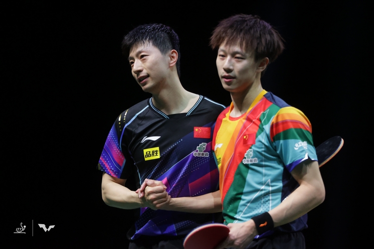 Bei den Herren behauptete sich im Viertelfinale Ma Long gegen seinen Landsmann Lin Gaoyuan. (©WTT)