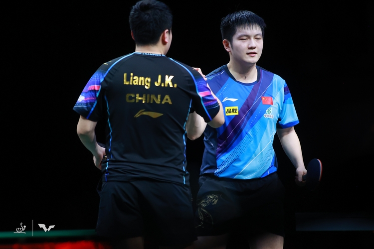 Im anderen Halbfinale schlug Fan Zhendong Liang Jingkun mit 4:2. (©WTT)