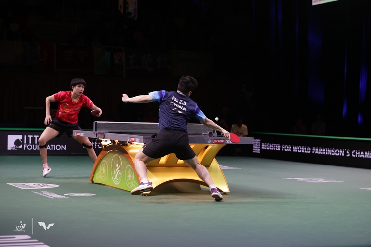 So kam es im Finale zum Showdown der Doppel-Weltmeister Fan Zhendong und Wang Chuqin. Die beiden schenkten sich nichts... (©WTT)