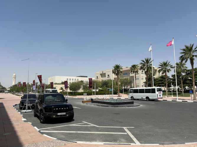 Blauer Himmel gehört in Doha zum Sommer-Anfang zur Tagesordnung. (©FKT)