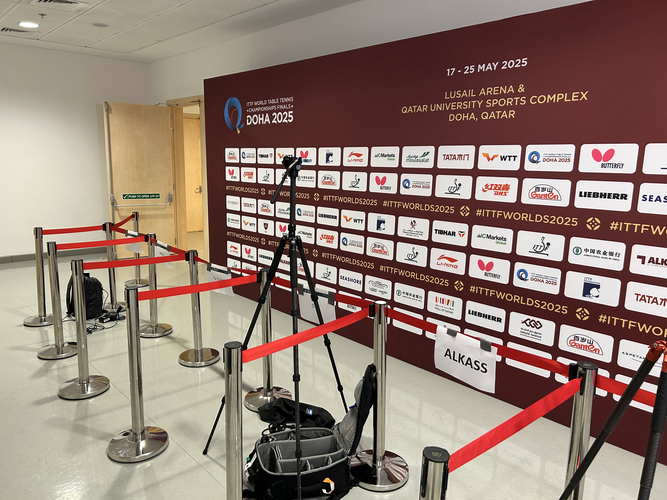 Die Spieler machen nach ihren Matches in dieser Mixed-Zone Halt. (©FKT)