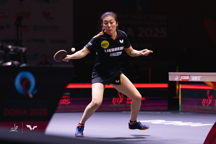 Ying Han bei ihrer starken Gegnerin ebenso: Die Abwehrspielerin unterlag der späteren Vize-Weltmeisterin Wang Manyu. (©ITTF)