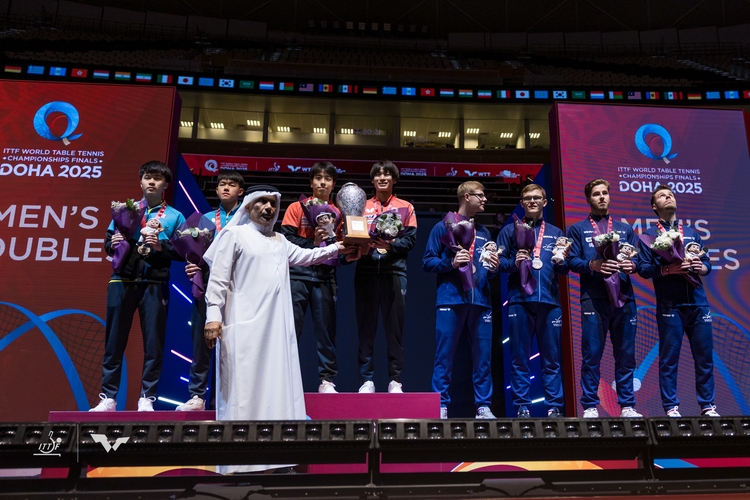 Ein Scheich musste immer mit aufs Bild. (©ITTF)