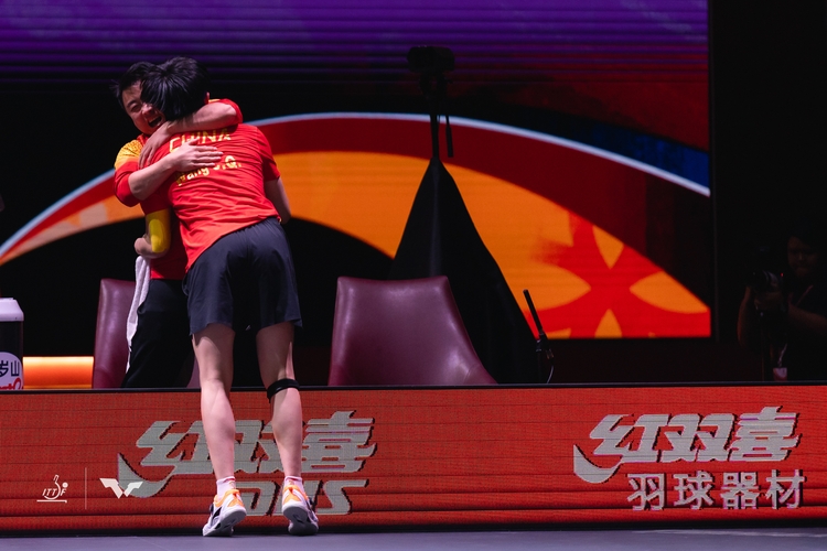 Auch der 25-Jährige wurde von seinen Emotionen übermannt. (©ITTF)