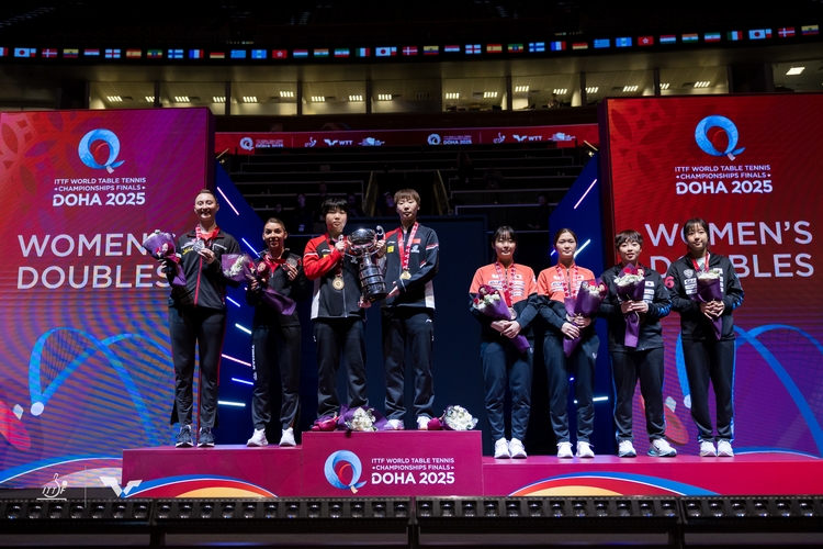Strahlende Gesichter bei Polcanova/Szöcs und den Platzierten im Damen-Doppel. (©ITTF)