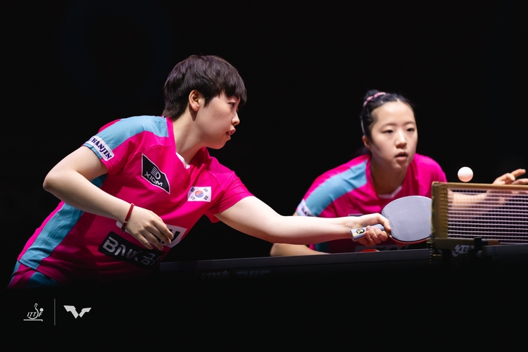 Auch im Damen-Doppel durfte sich die Südkoreanerin Shin an der Seite von Ryu Hanna über Bronze freuen. (©ITTF)