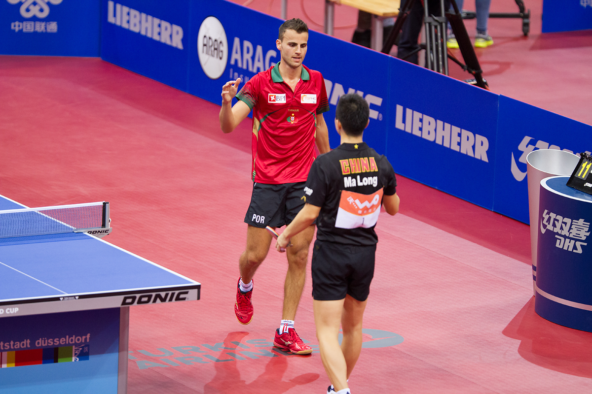 …einem starken Tiago Apolonia nicht viele Chancen. 4:0 hieß es am Ende für Ma Long….(©Fabig)