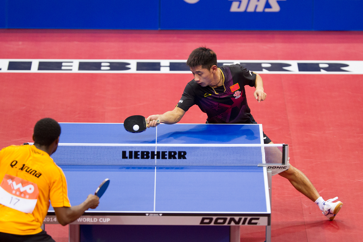 …gegen Zhang Jike wuchs er über sich hinaus, ging mit 1:0 in Führung und kämpfte sich auf ein 2:3 heran später. (©Fabig)