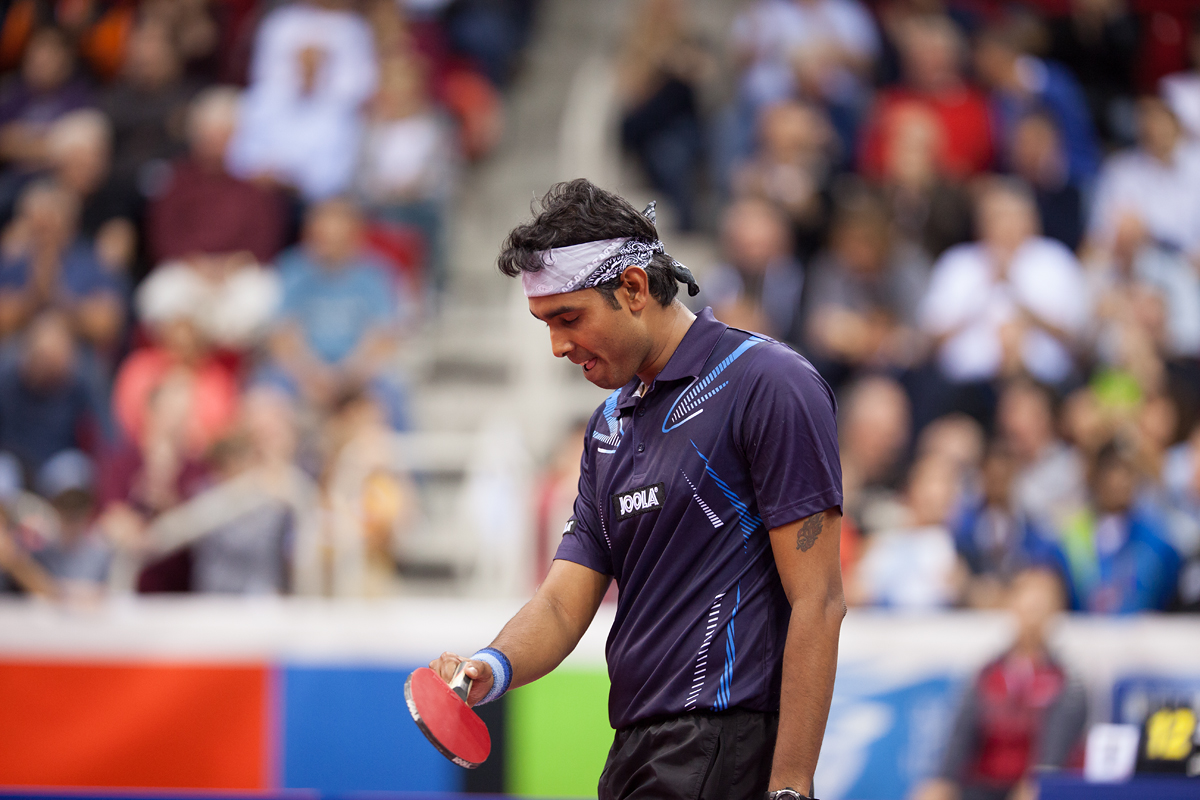 Kamal Achanta bot Dimitrij Ovtcharov die Stirn...(©Fabig)