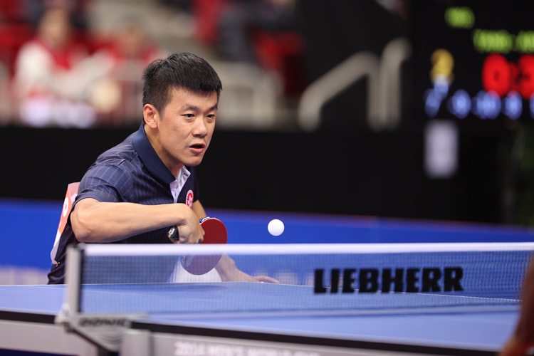 Die erste Sensation des Tages gab es im Spiel zwischen dem Hongkong-Chinesen Tang Peng...(©Fabig)