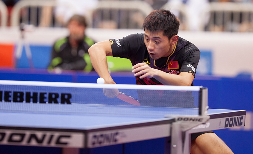 Zhang Jike machte schließlich noch den Viertelfinaleinzug klar, indem er Adrian Crisan besiegte. (©Fabig)