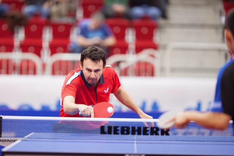 Adrian Crisan bringt sich gegen Chen mit 3:0 in Führung und sieht wie der sichere Sieger aus (©Fabig)