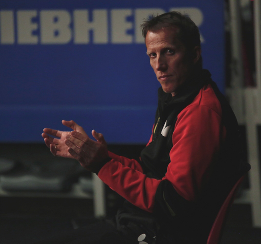 ...Applaus von Trainer Jörg Roßkopf für die Leistungen seiner Schützlinge bis zu diesem Zeitpunkt. (©ITTF)