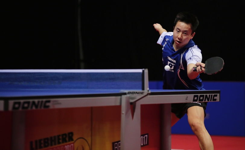 Gustavo Tsuboi wiederum, der durch den Ausfall von Chen Chien-An als Zweitplatzierter der Gruppe D ins Achtelfinale gerückt war, musste gegen Timo Boll die Segel streichen... (©ITTF)